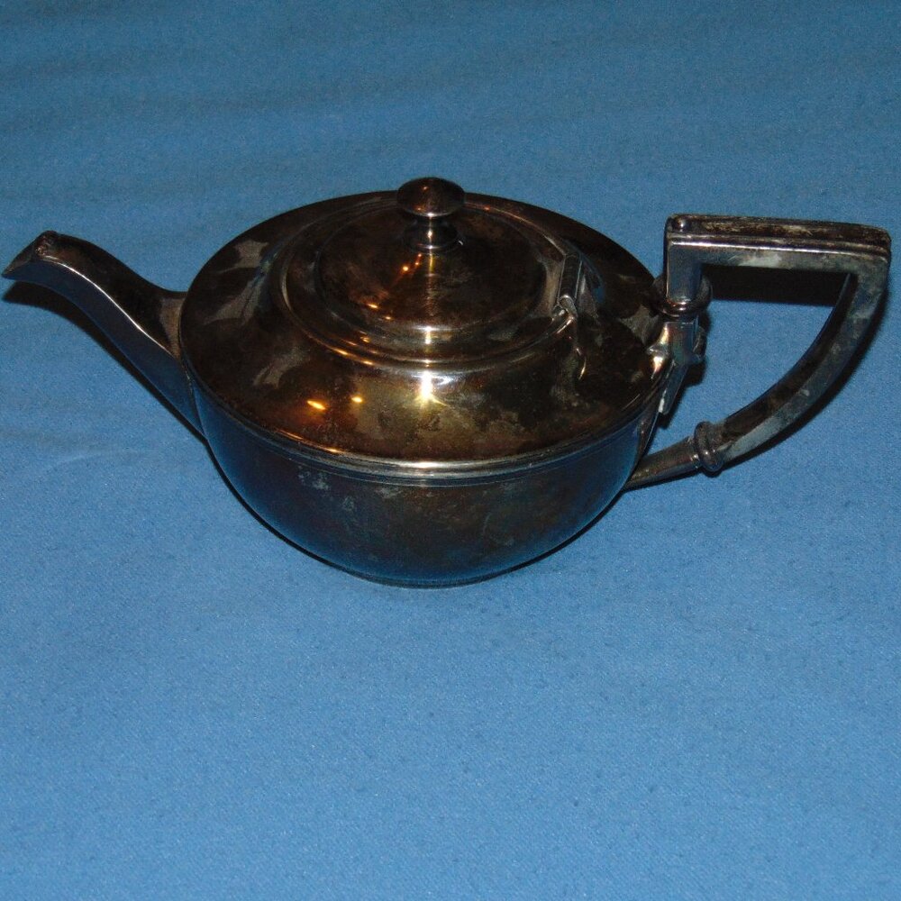 VINTAGE SILVER PLATED TEA POT